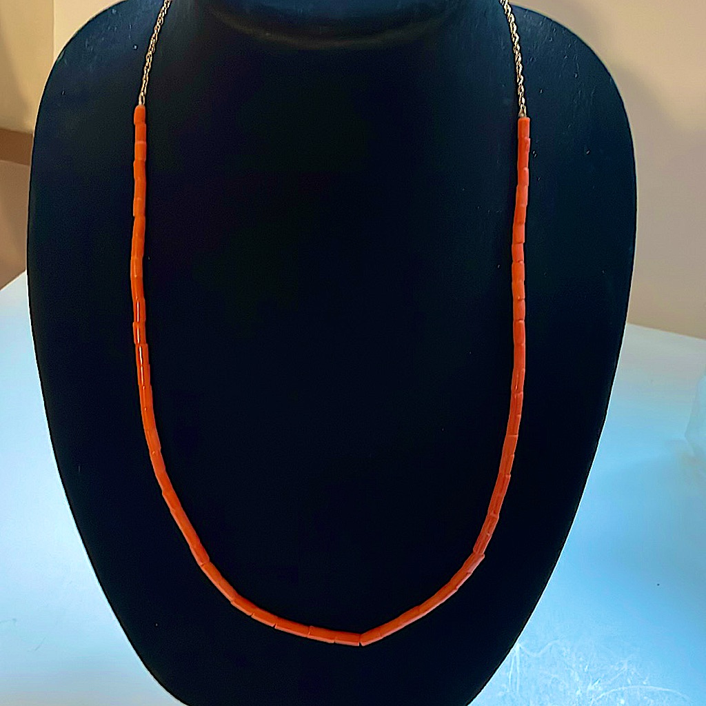 Vintage Krementz Coral And Gold Tone Necklace 85$